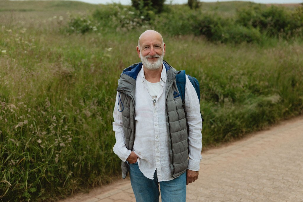 Ralf Baars auf einem Weg auf Helgoland